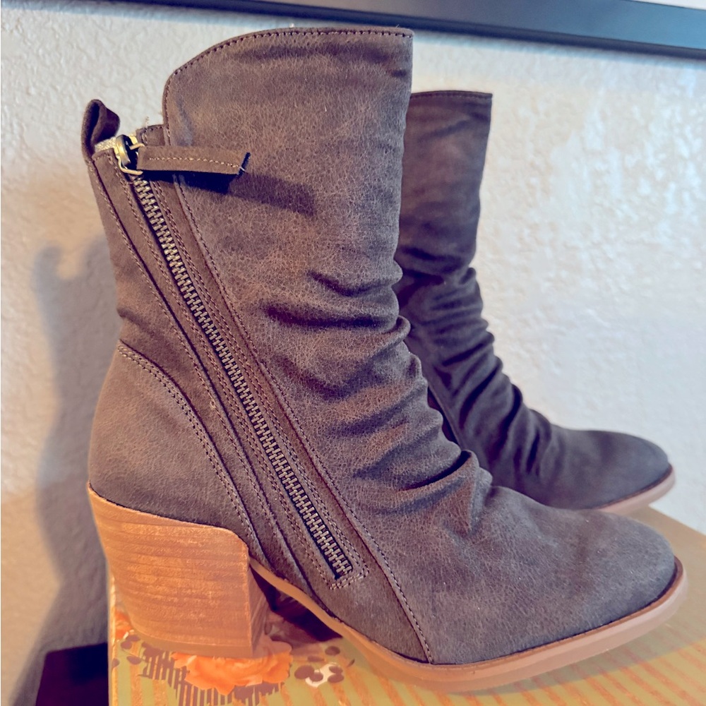 Brand new VERY G DESIREE BOOTIES- TAUPE